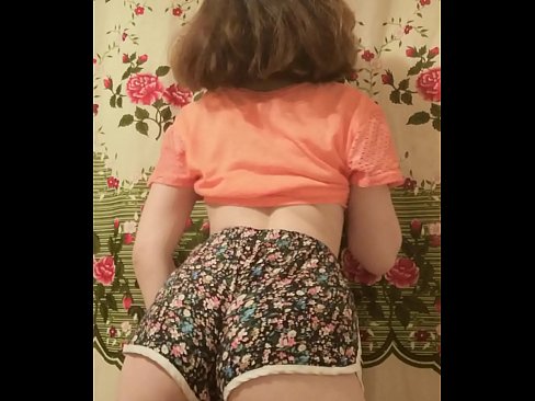 ❤️ Seksīga jauna skaistule izģērbjas no šortiem kamerā ❤️❌ Kvalitatīvs sekss pie mums