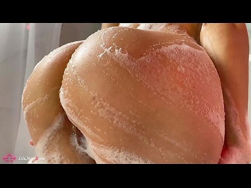 ❤️ Brunete masturbē makstiņu ar vibratoru līdz intensīvam orgasmam dušā ❤️❌ Kvalitatīvs sekss pie mums