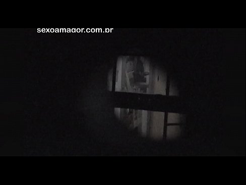❤️ Blondīnīte tiek slepeni filmēta ar kaimiņu vuajeru, kurš slēpjas aiz dobiem ķieģeļiem ❤️❌ Kvalitatīvs sekss pie mums